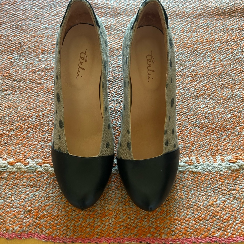 Women's linen and leather black polka dot stacked heels. Made in Portugal.